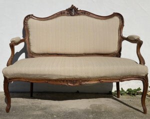 Location mariage canapé ancien décor